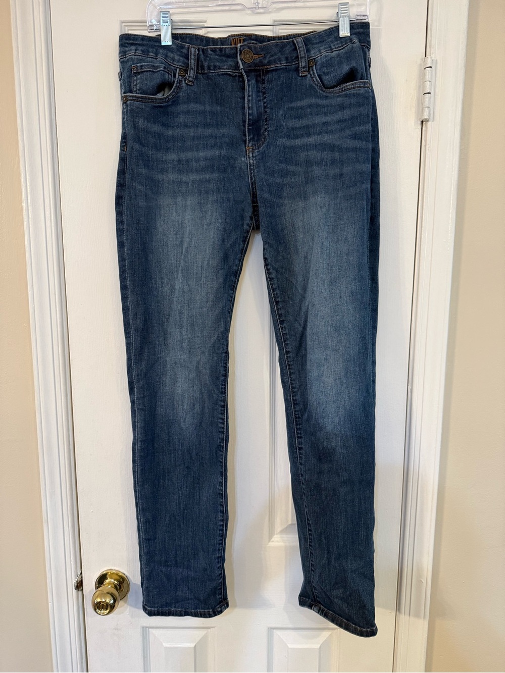 Kut from the Kloth Straight Leg Jeans in Medium Blue Wash